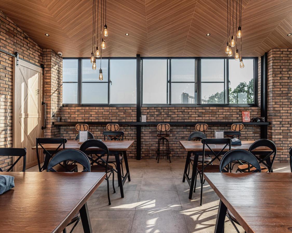 Oinn Hotel&Hostel Tainan Buitenkant foto